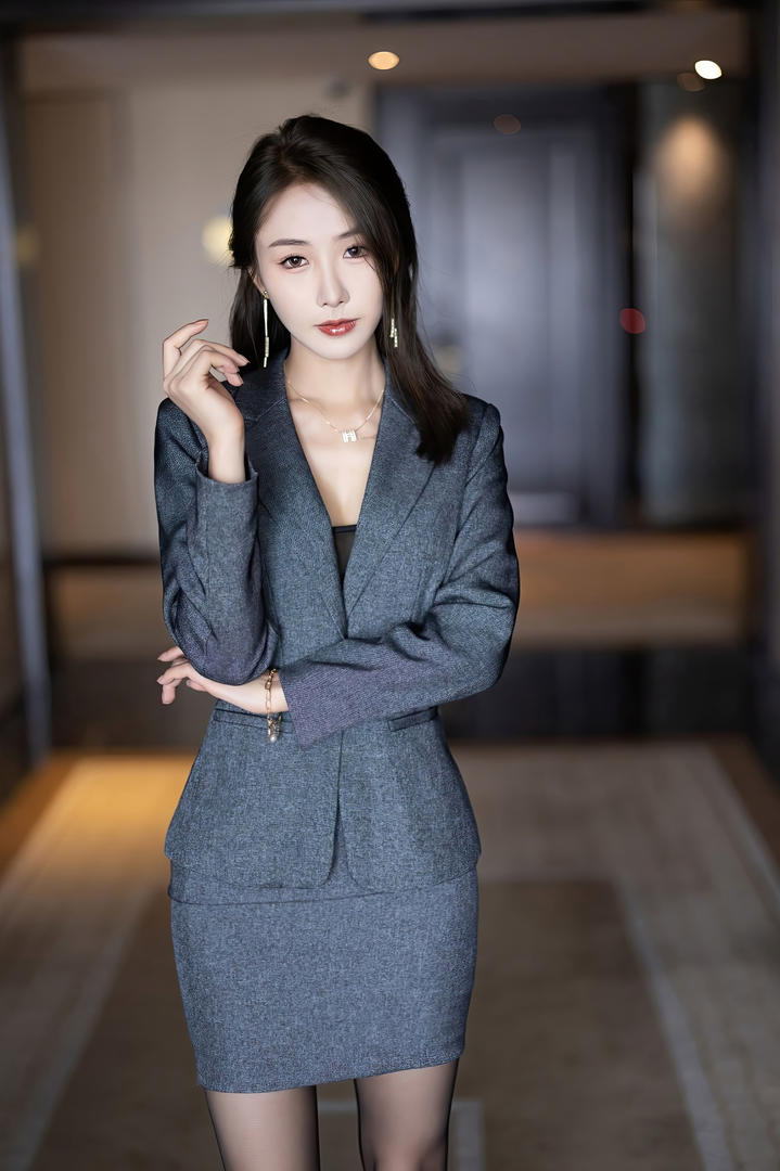 性感精致的职场女性美女制服诱惑写真图片