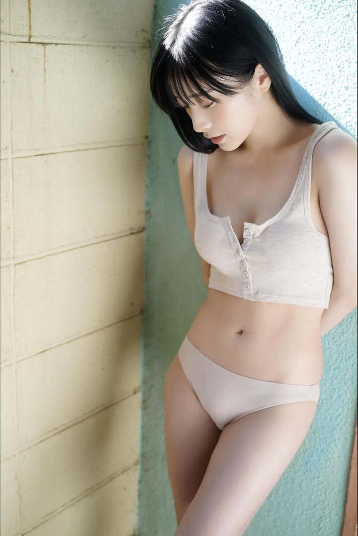 日本GOGOGO高清免费完整内衣美女模特高清图片