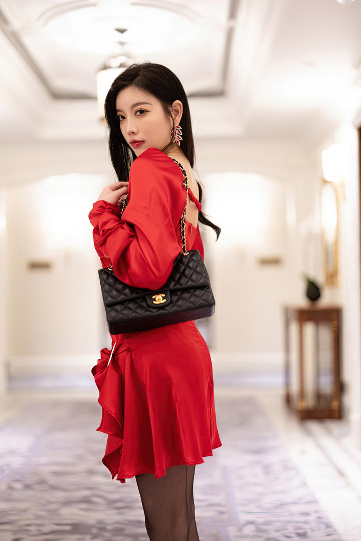 成熟气质黑丝袜美女杨晨晨火辣美女写真图片