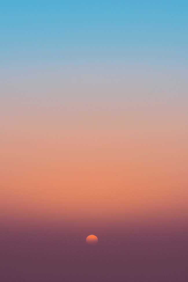 黄昏天空背景图片