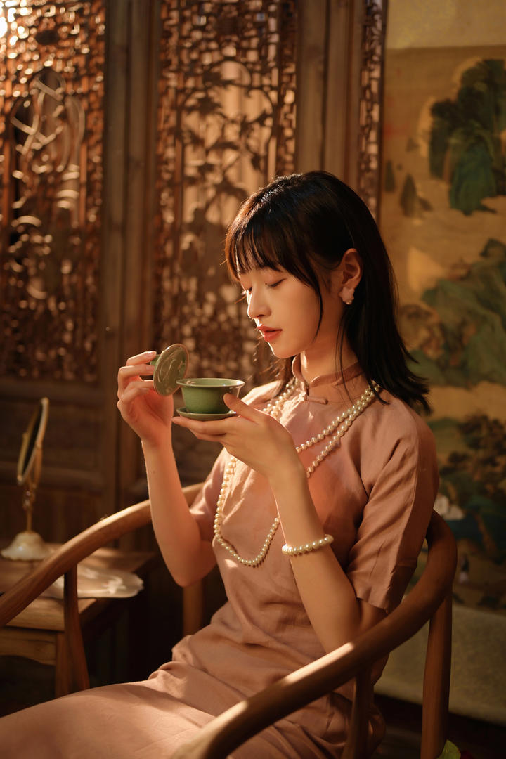 品茶的古典古风美女人像艺术摄影图片