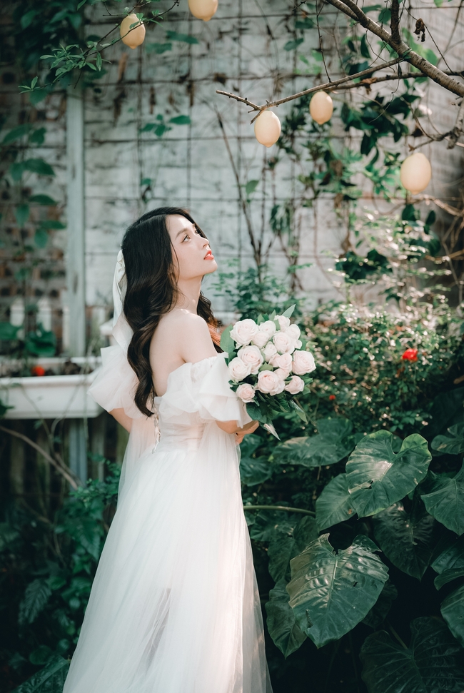 唯美文艺美女婚纱写真图片