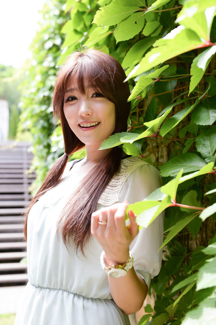 高清户外韩国美女明星李恩慧写真