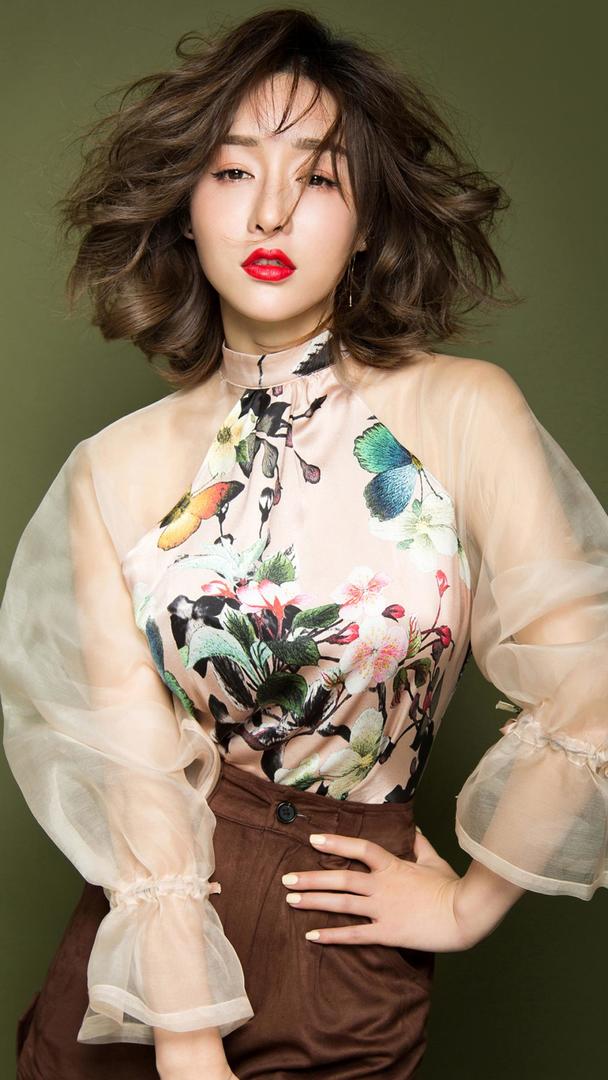 中国美女明星何彦霓高清美女写真图片