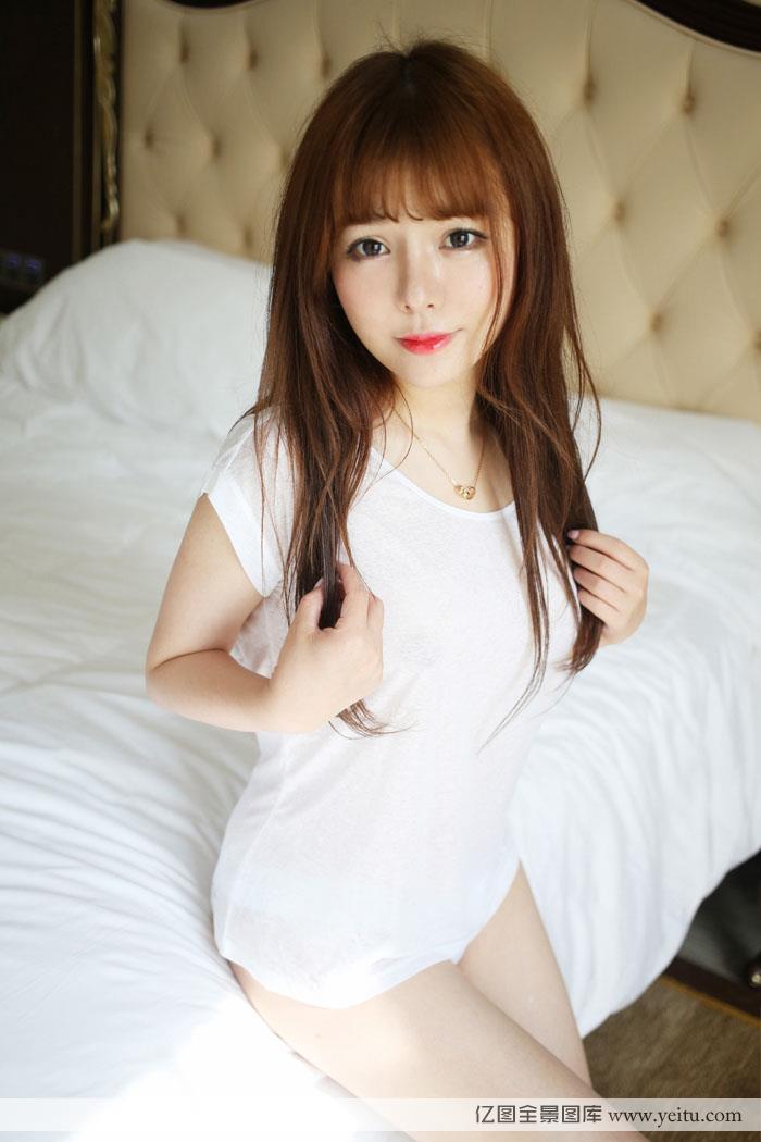 美媛馆长发美女妹子粉芭比VV室内性感私房照