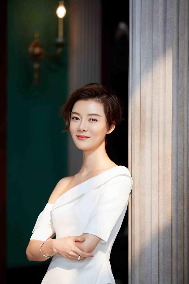成熟知性美女明星车晓艺术写真图片