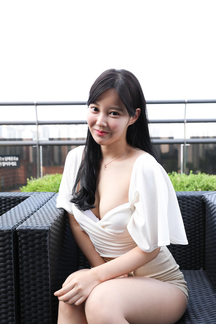 国产极品美女空姐街拍写真图片
