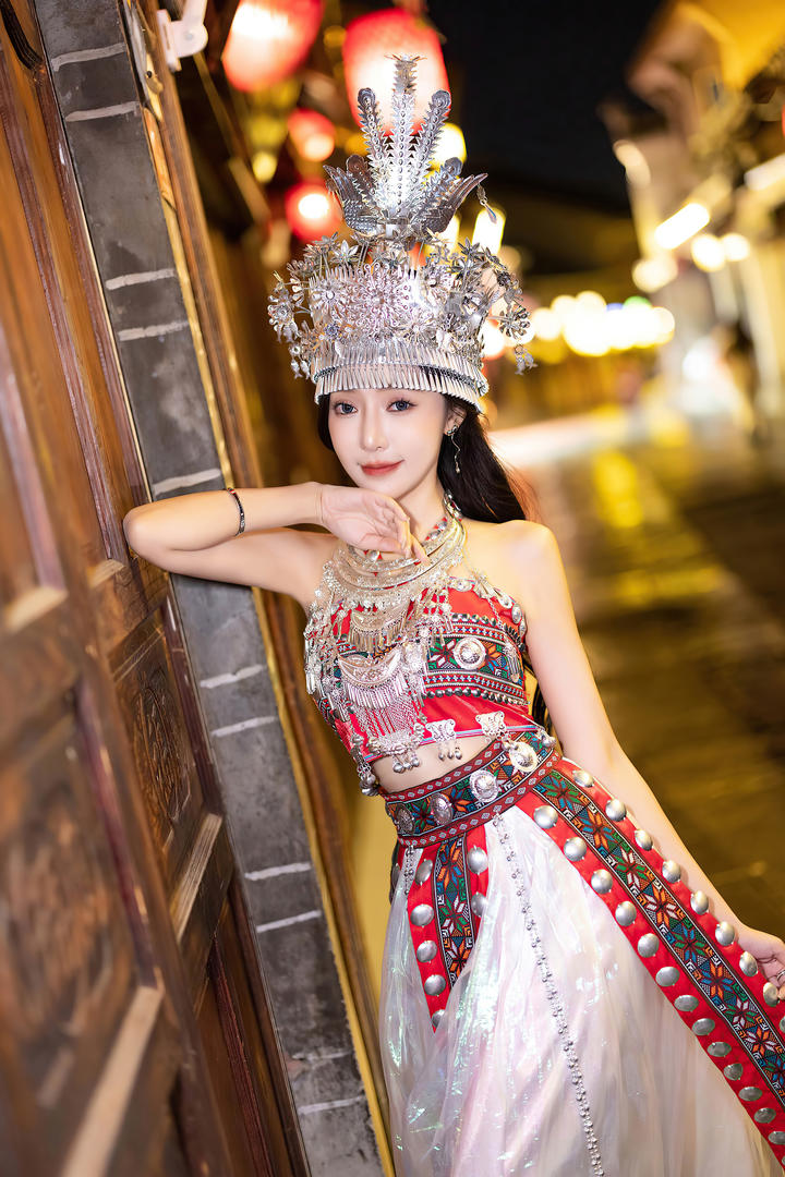 少数民族服饰美女王馨瑶个人艺术照图片