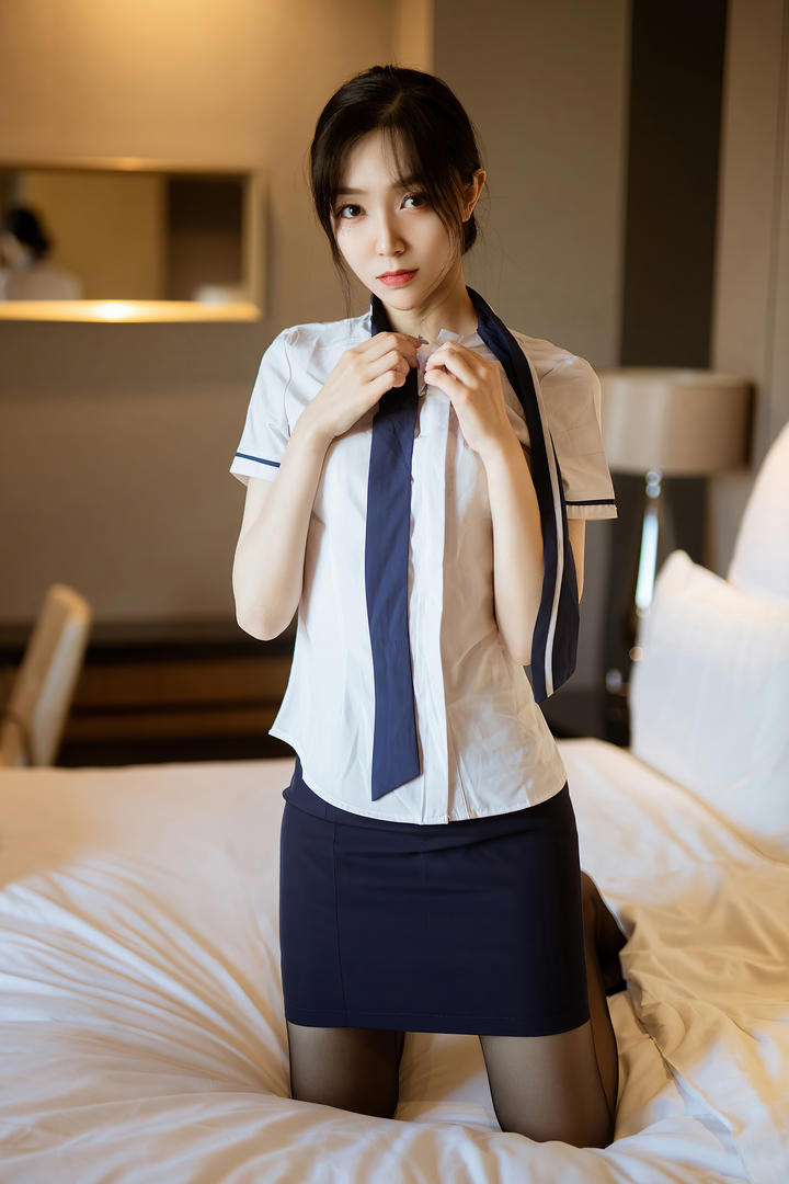 高清宽衣解带制服超短裙丝袜美女九千柒柒性感美女诱惑写真图片