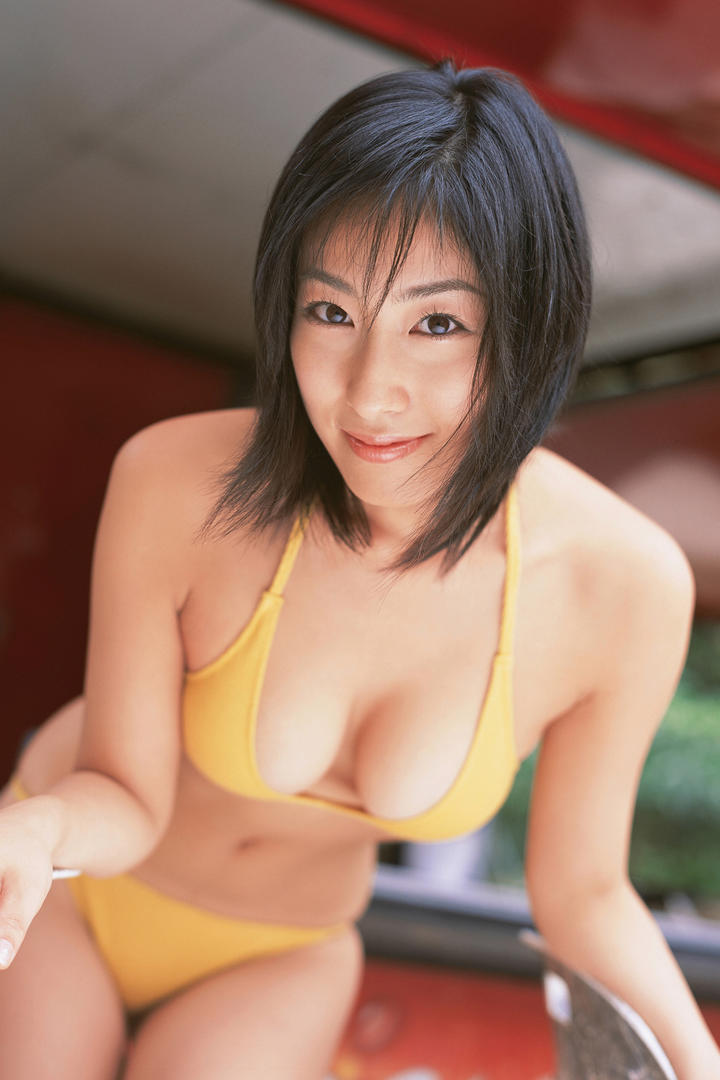 日本大胸美女比基尼性感写真套图