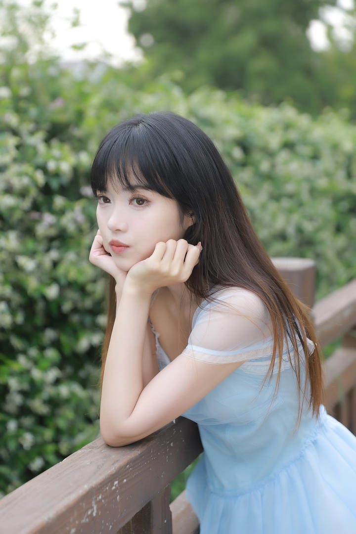 精品国产美女大学生艺术写真