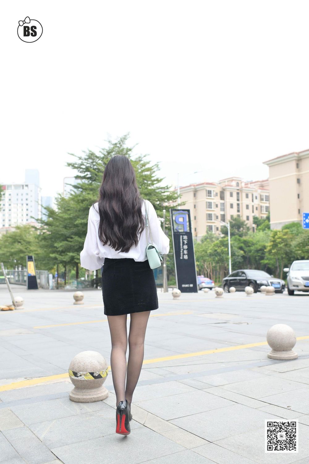 长腿美女美西黑丝美腿都市丽人公交车站奇遇记性感写真