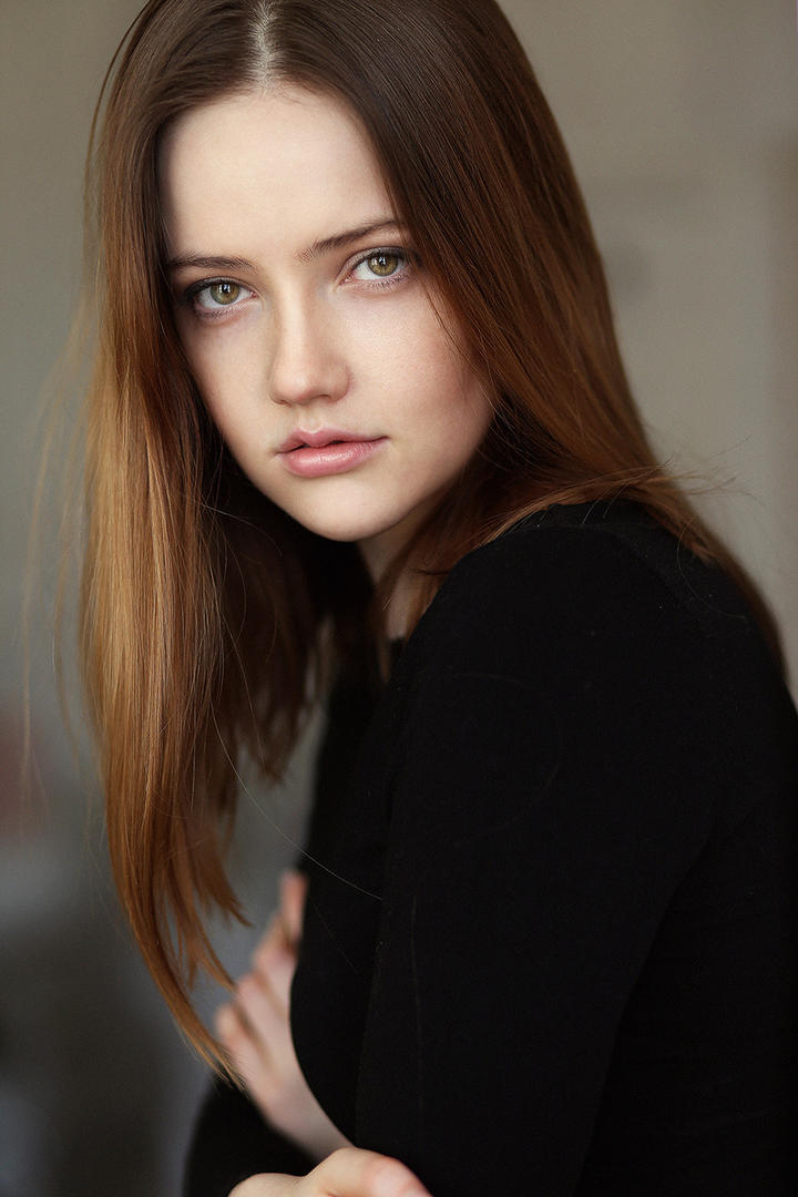 高清欧美长发美女艺术写真图片