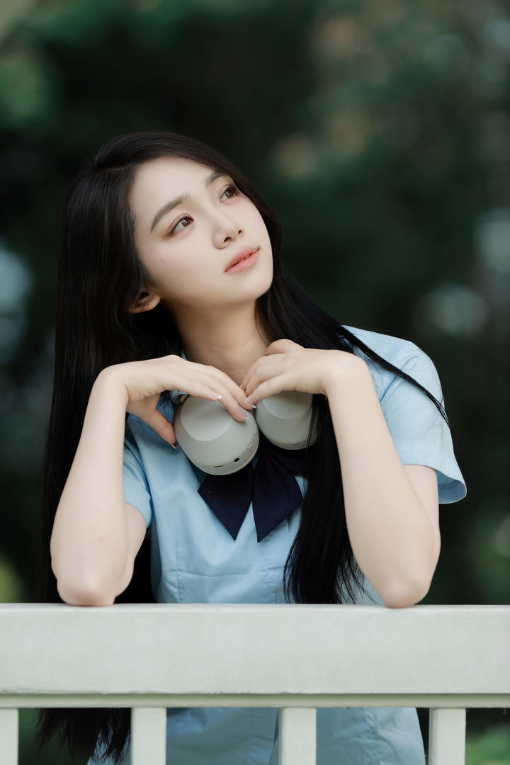 单纯天真女高中生恬静养眼美女手机壁纸图片