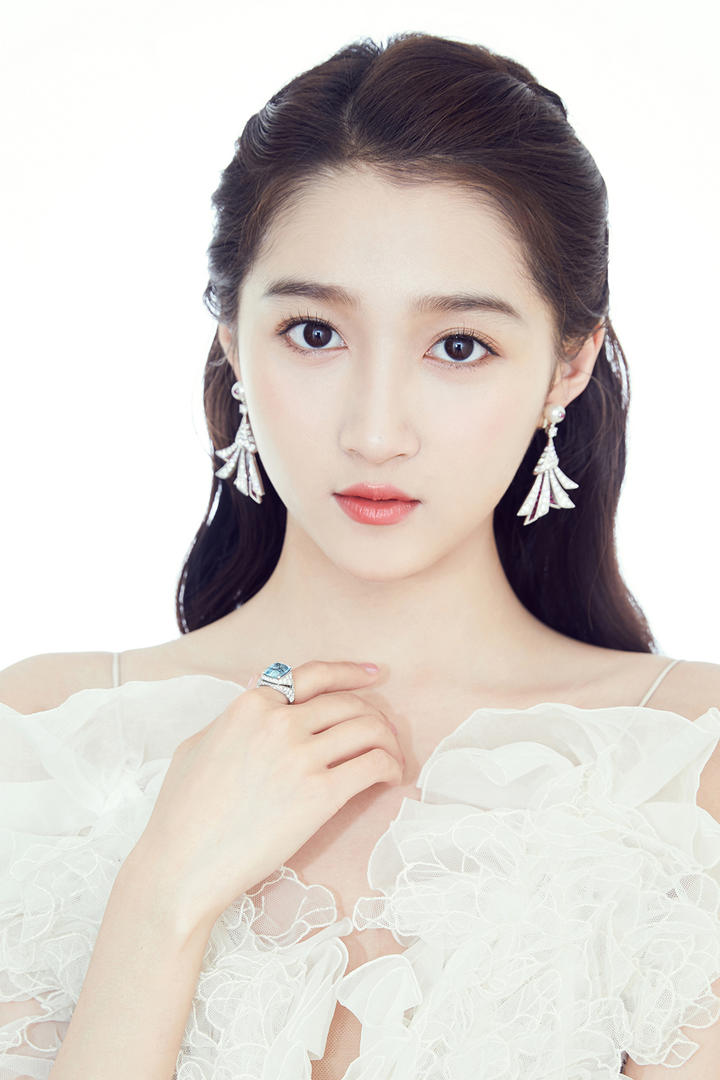 超高清当红花旦关晓彤写真图片