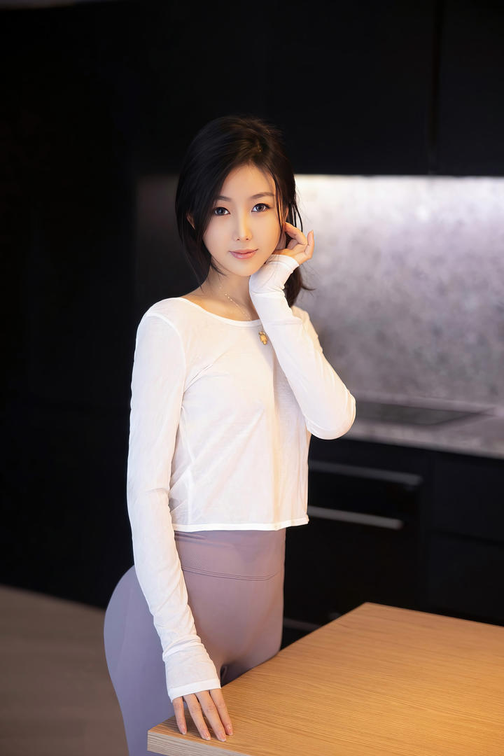 极品好身材的清纯瑜伽裤美女性感美照