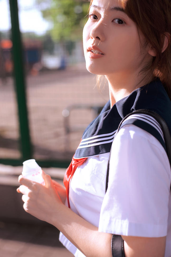 穿着校服的qq头像女生黄子卿图片