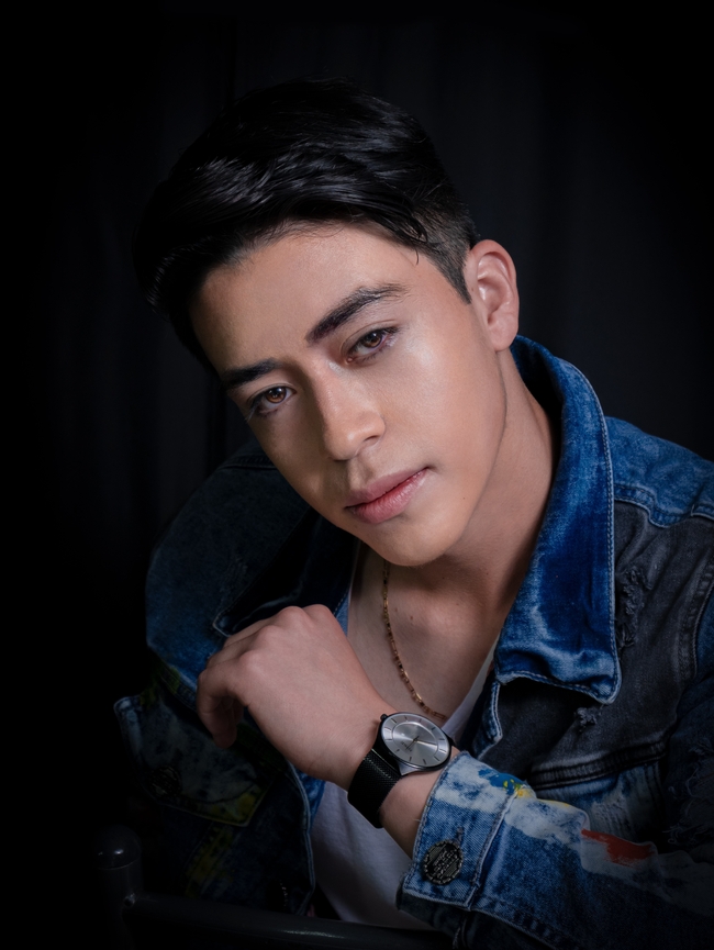 亚洲牛仔型男帅哥图片