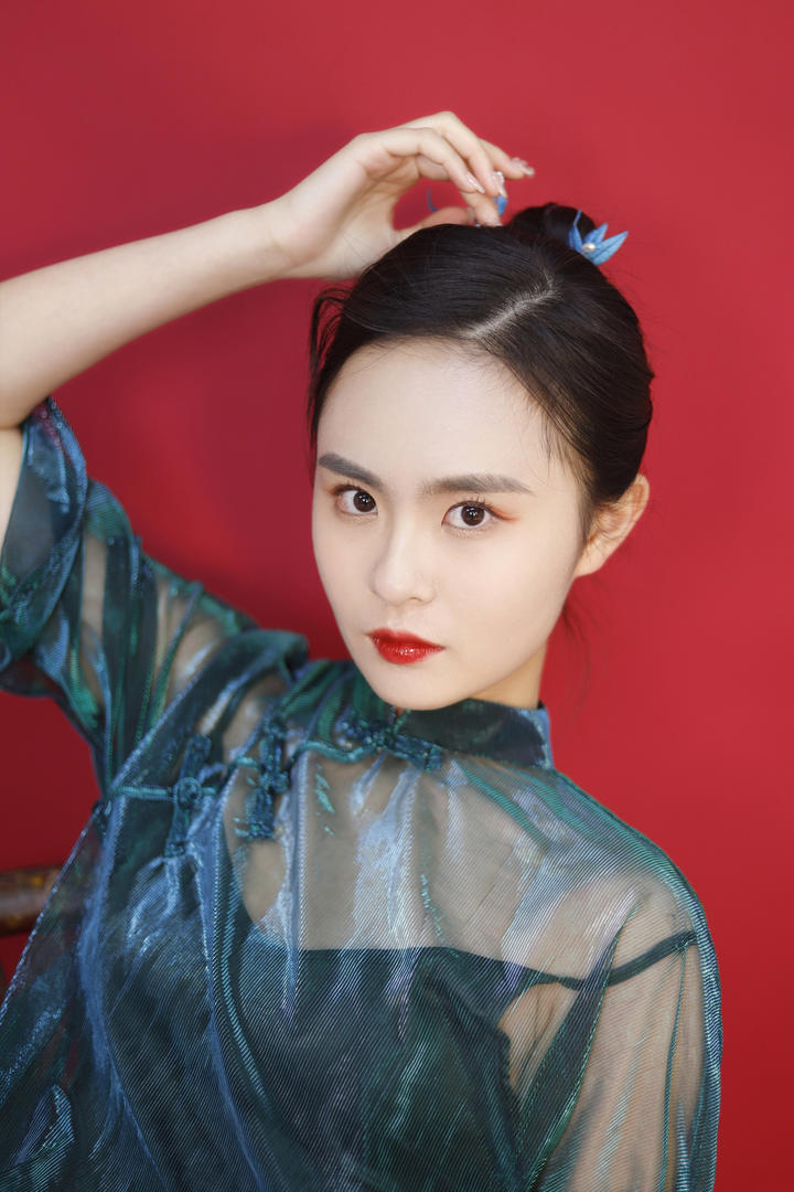 国模气质美女艺术照写真图片大全