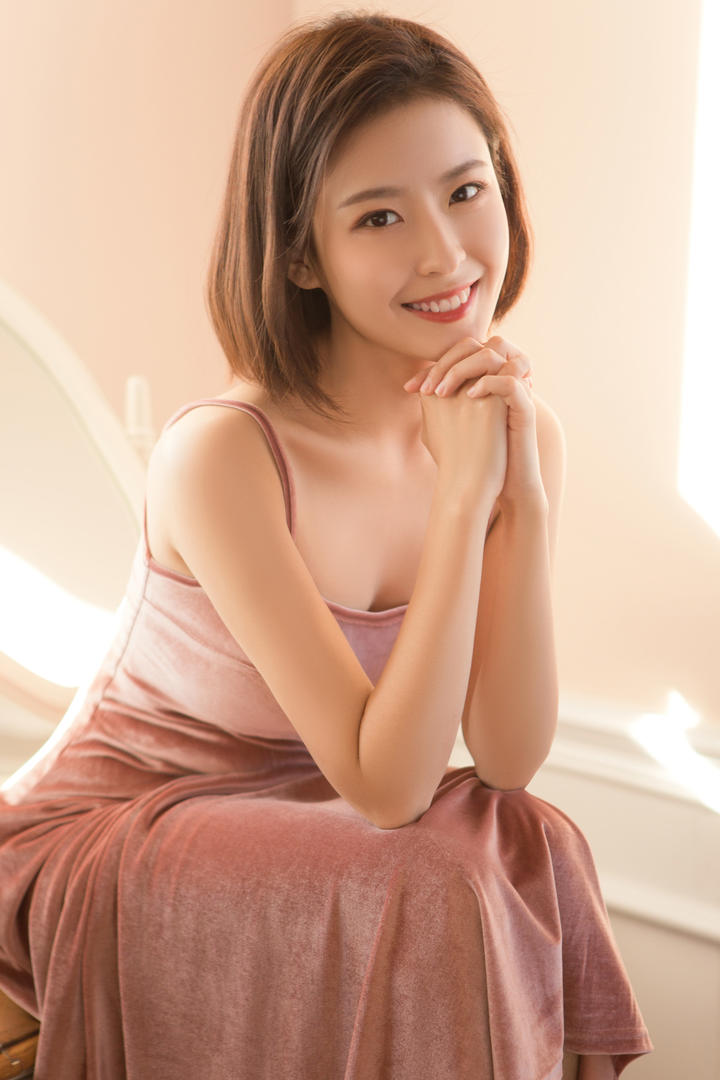 中国短发清丽佳人美女图片专区
