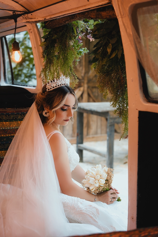 一袭白纱新娘美女婚纱写真摄影图片