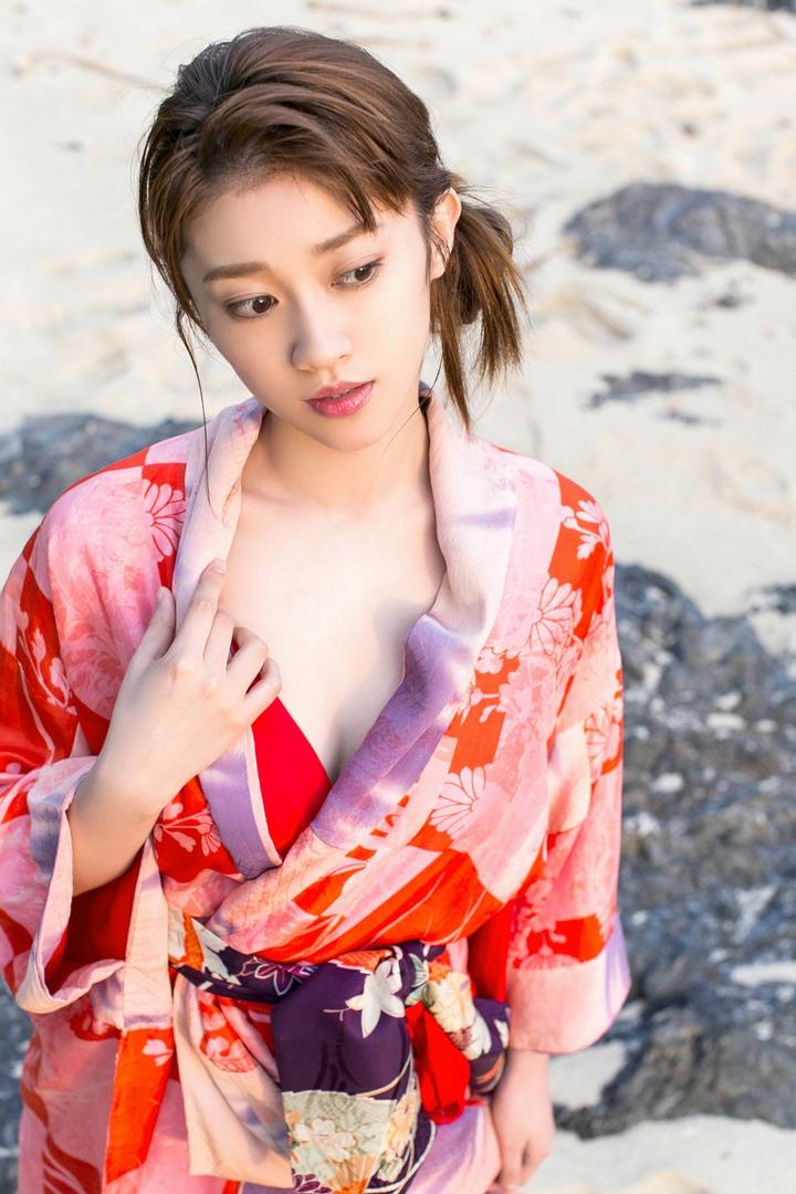 日本清纯和服美女女优原幹恵海边摄影图片