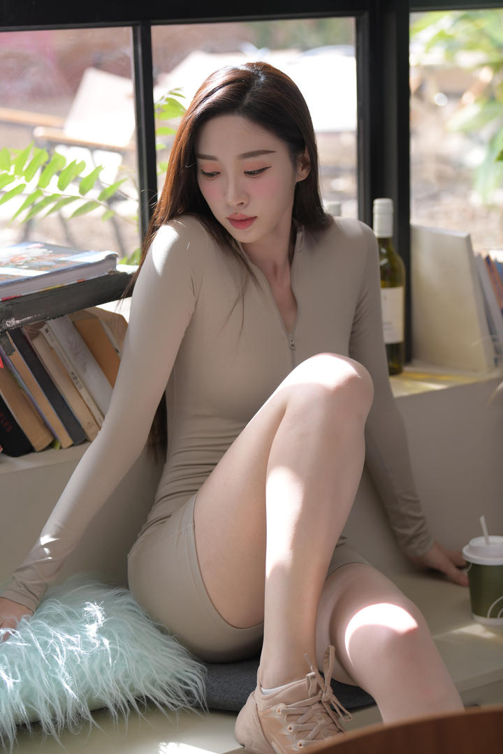 国模吧紧身裤美女模特西西人体艺术图片