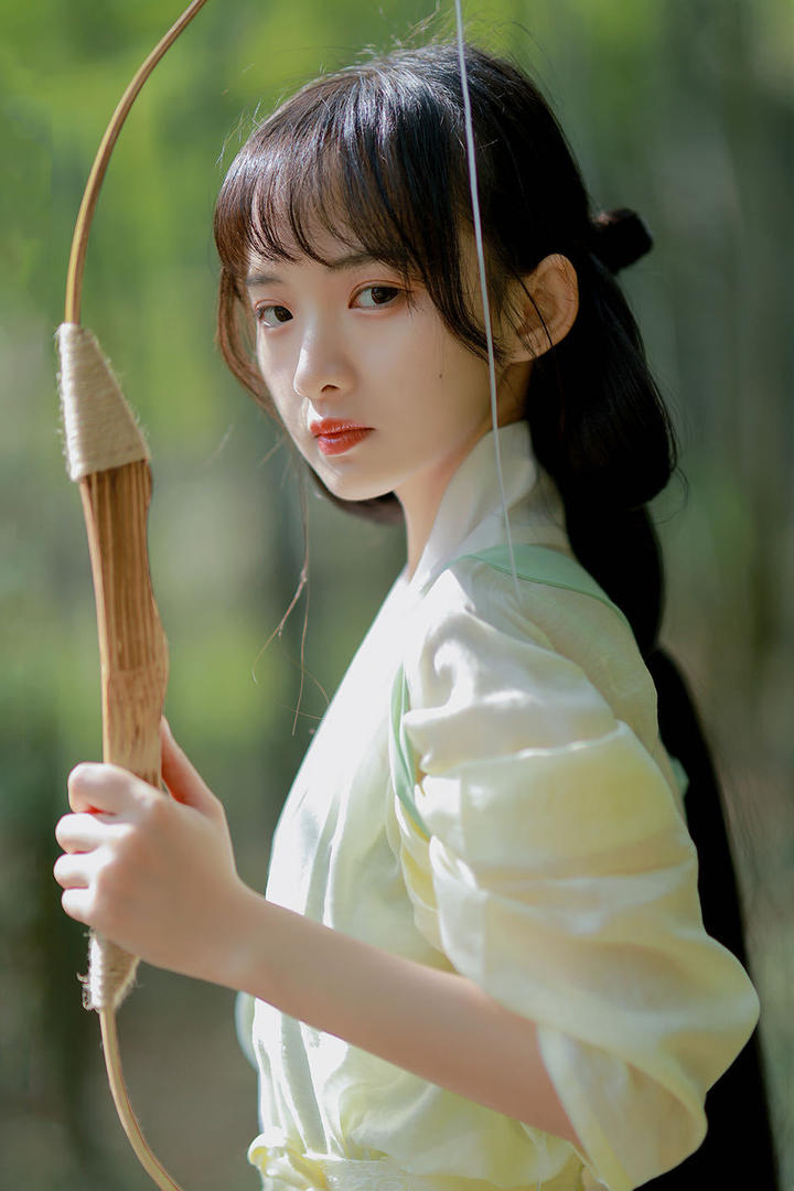 英姿飒爽的清纯古装美女图片
