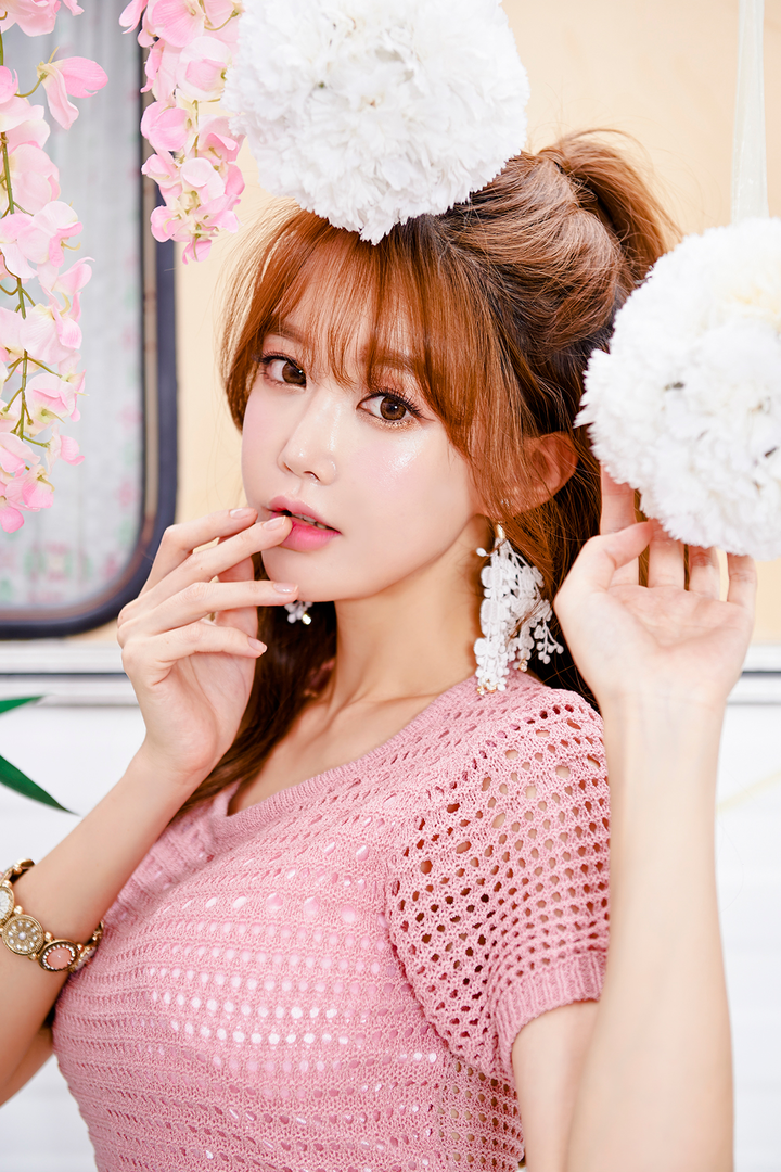 韩国美女主播尹爱智高清图片