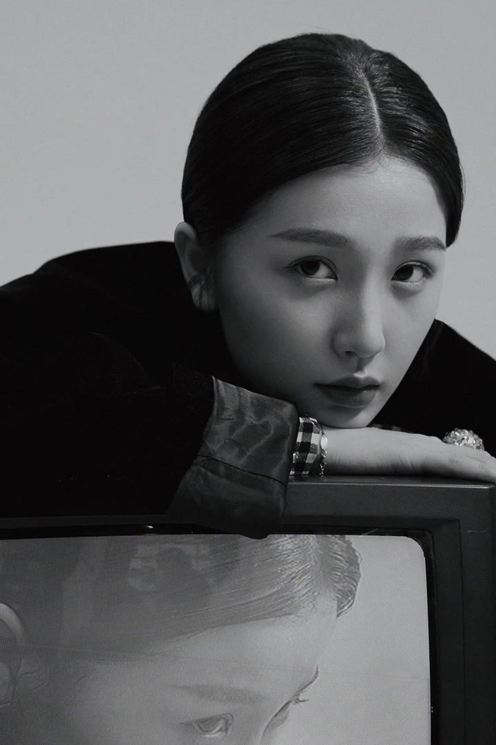 美女明星虞书欣艺术写真