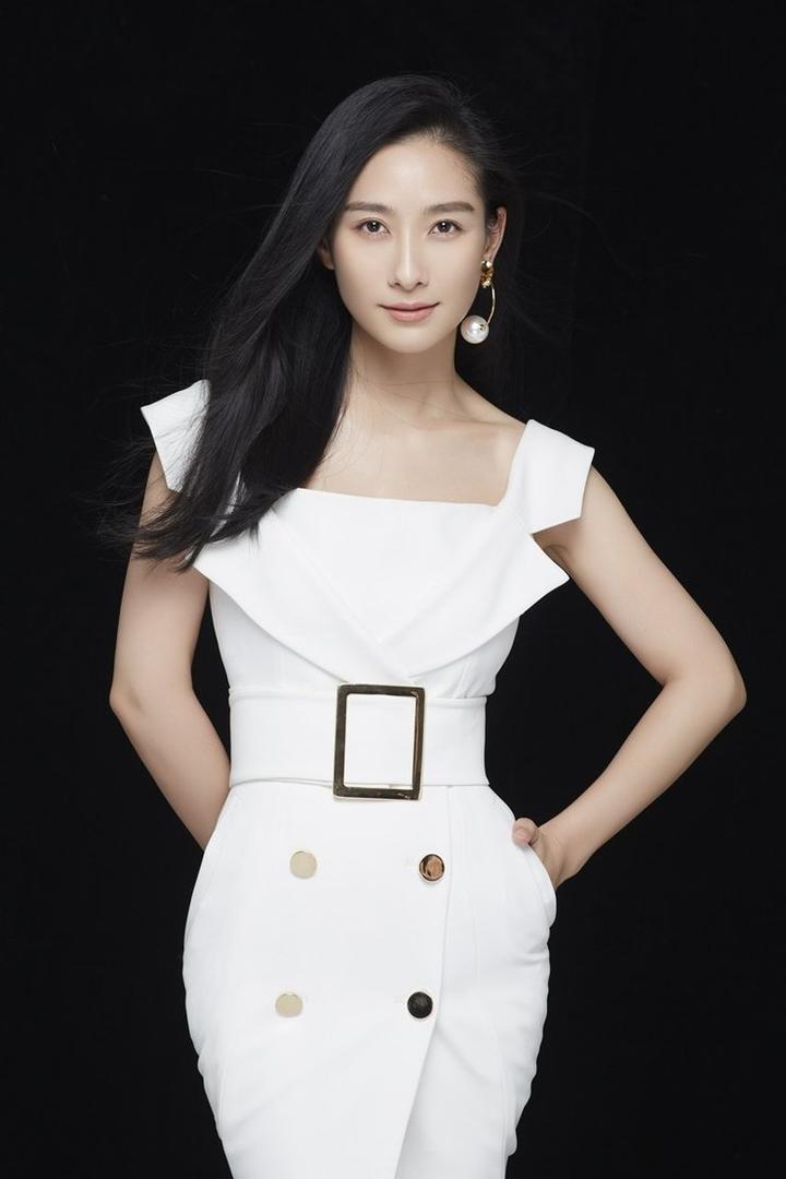 漂亮的美女明星陶昕然写真图片