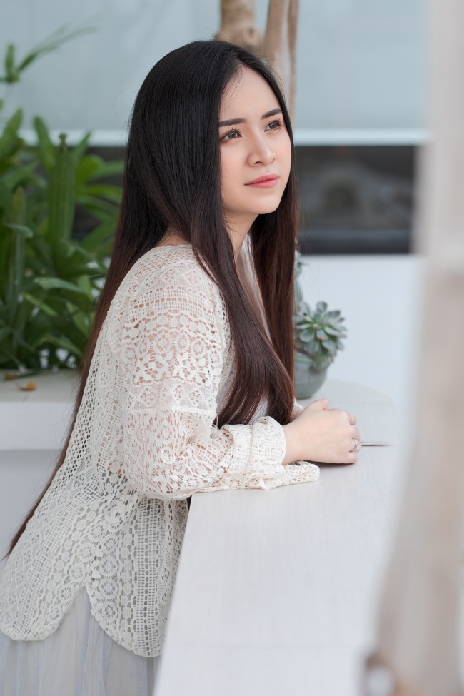 亚洲气质长直发发型图片