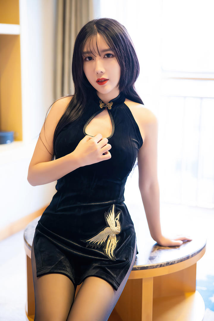 超清黑色性感旗袍美女陈梦极品美女酒店私拍写真图片