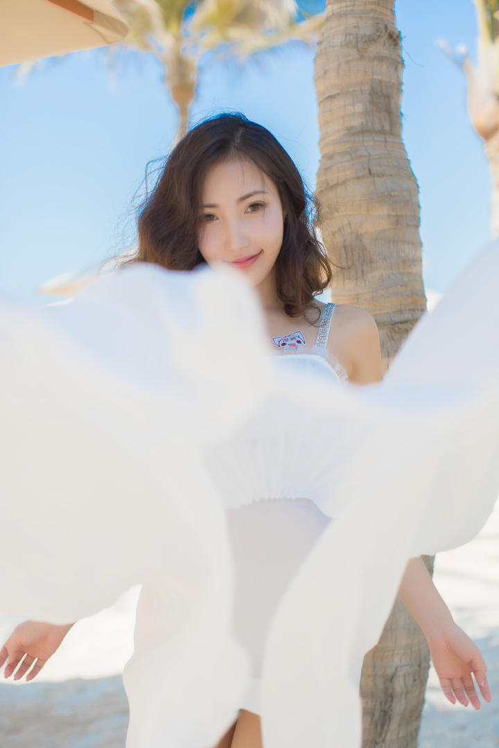 裙子飞舞的极品女神写真