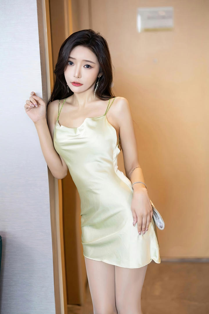 性感吊带睡衣嫩模王馨瑶人休艺术GOGO美女私拍图片