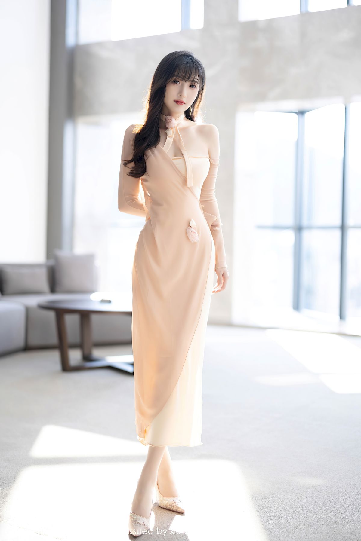 语画界美女模特林星阑浅色连衣长裙搭配原色丝袜贵州旅拍