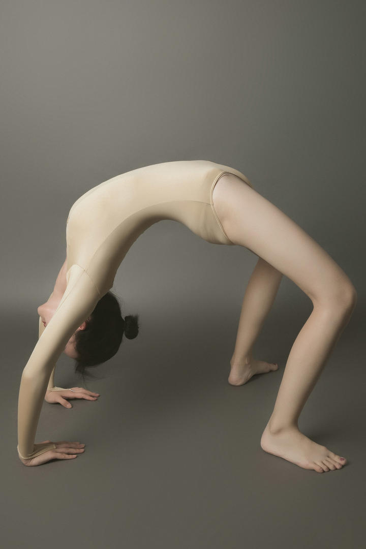 高清日韩瑜伽美女下腰个人写真艺术照