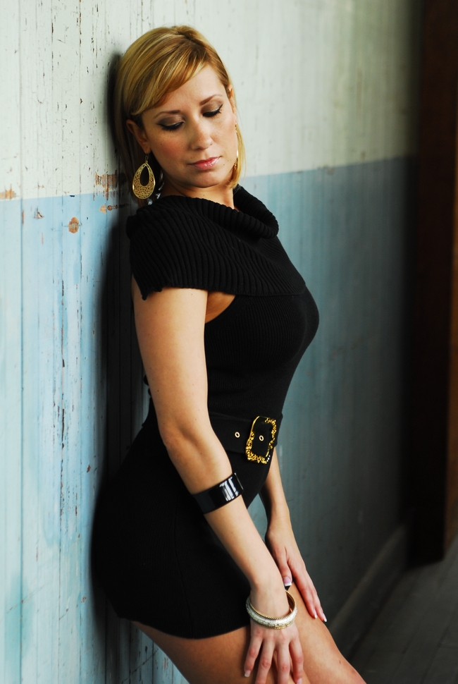 性感翘臀诱惑美女大胆人体写真图片