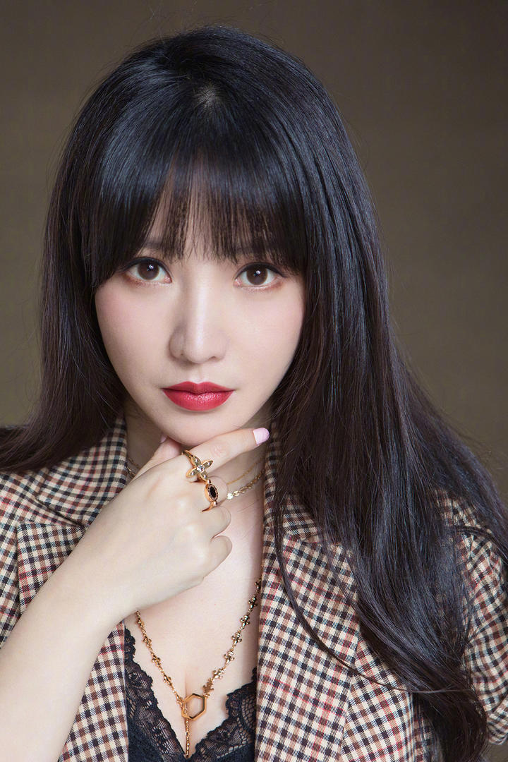 气质美女明星柳岩高清写真