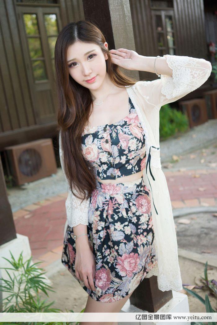 清纯萌妹子淼淼风情万种性感写真