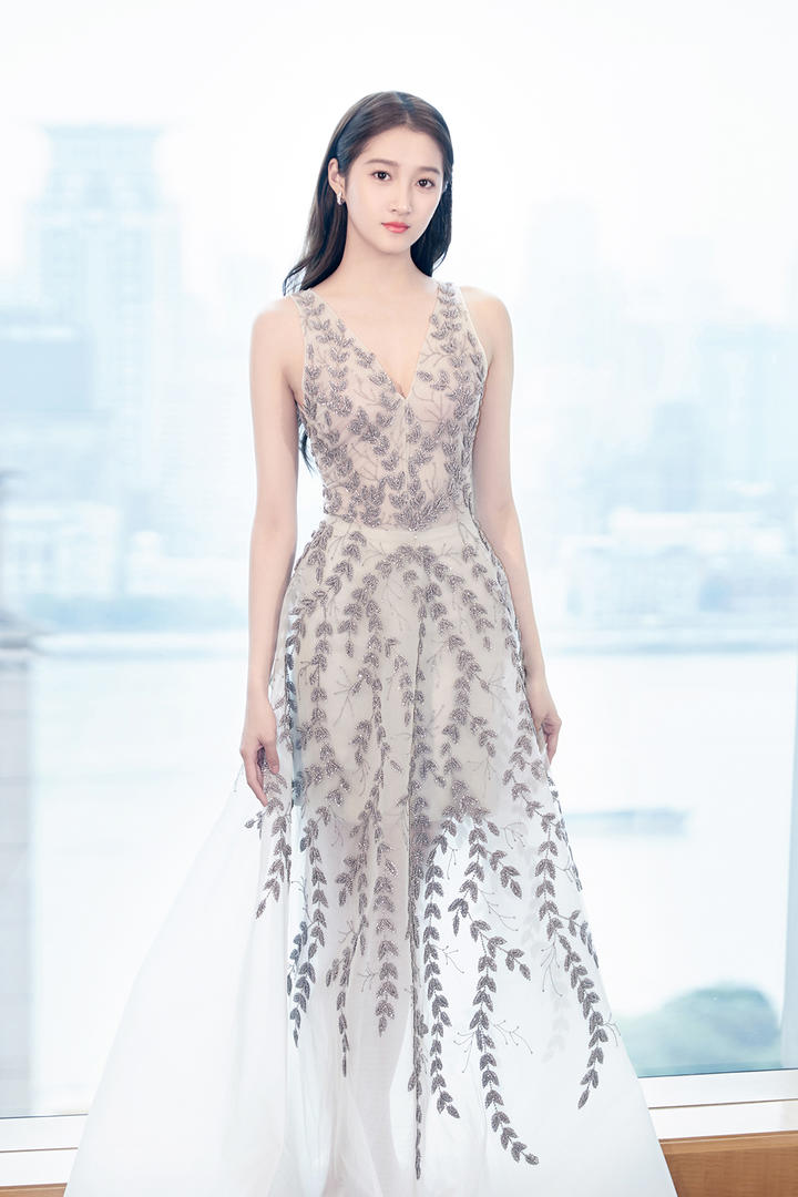 性感清纯长裙极品女神关晓彤写真