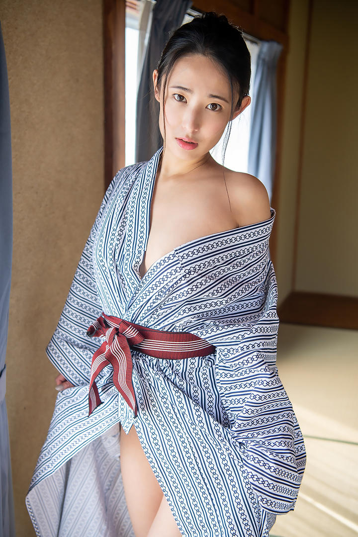 浴袍极品日本裸体美女艺术照片