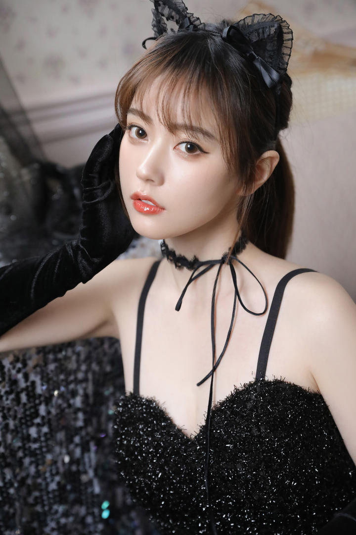 长相甜美的清纯美女主播写真套图