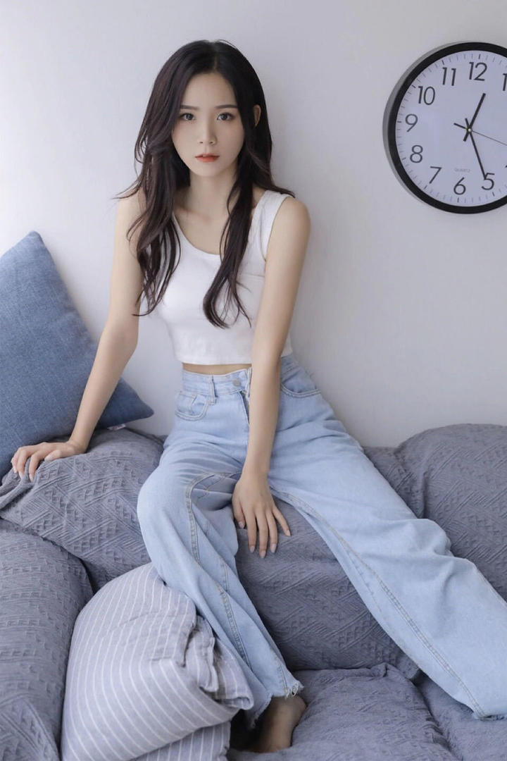 高颜值极品清纯牛仔裤美女写真图片