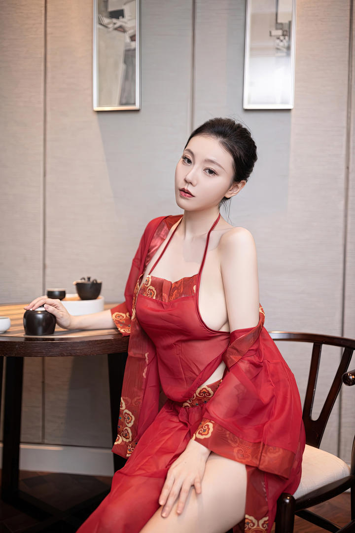 穿肚兜的古典性感美女安然另类人体艺术摄影图片