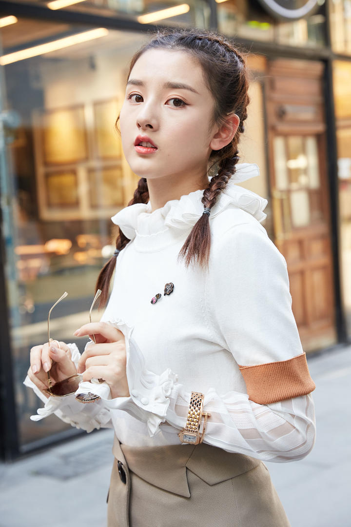 街拍时尚女明星宋祖儿写真图片
