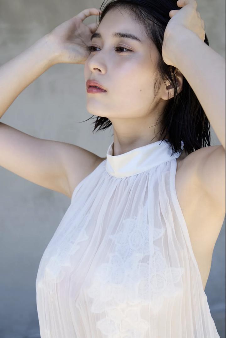 日本漂亮短发美女GOGO人体艺术图片专区