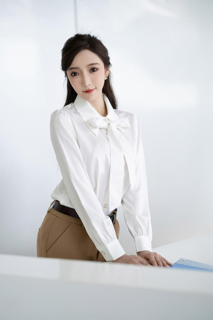 穿白衬衫的气质美女模特王馨瑶国模私拍图片