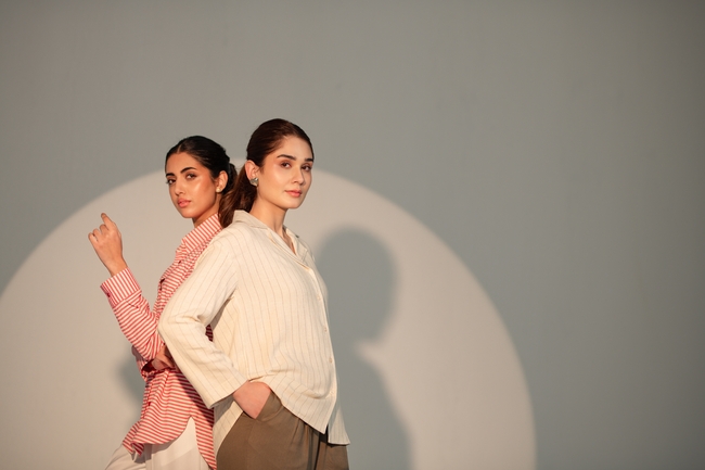 欧美时尚姐妹花美女写真摄影图片