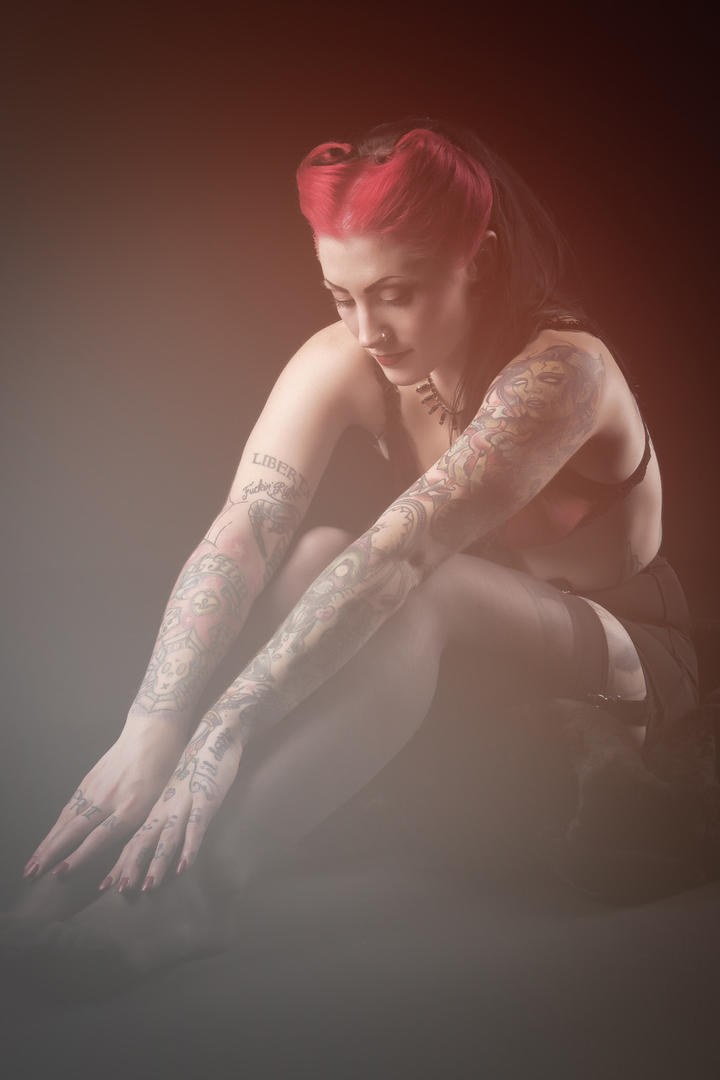 高清欧美花臂成熟美女人体艺术写真套图